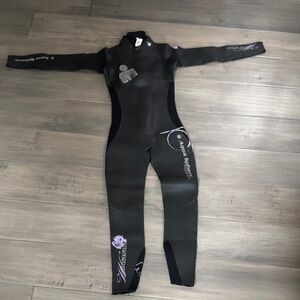 Teen girl  Black Wetsuit